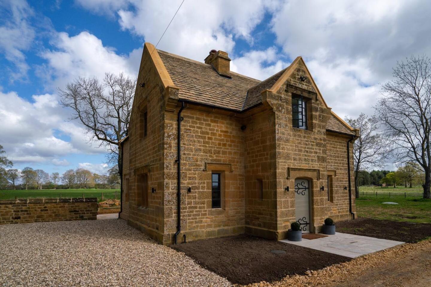 Pass The Keys Fourshires Lodge Wonderful Panoramic Views Moreton-in-Marsh Exterior photo