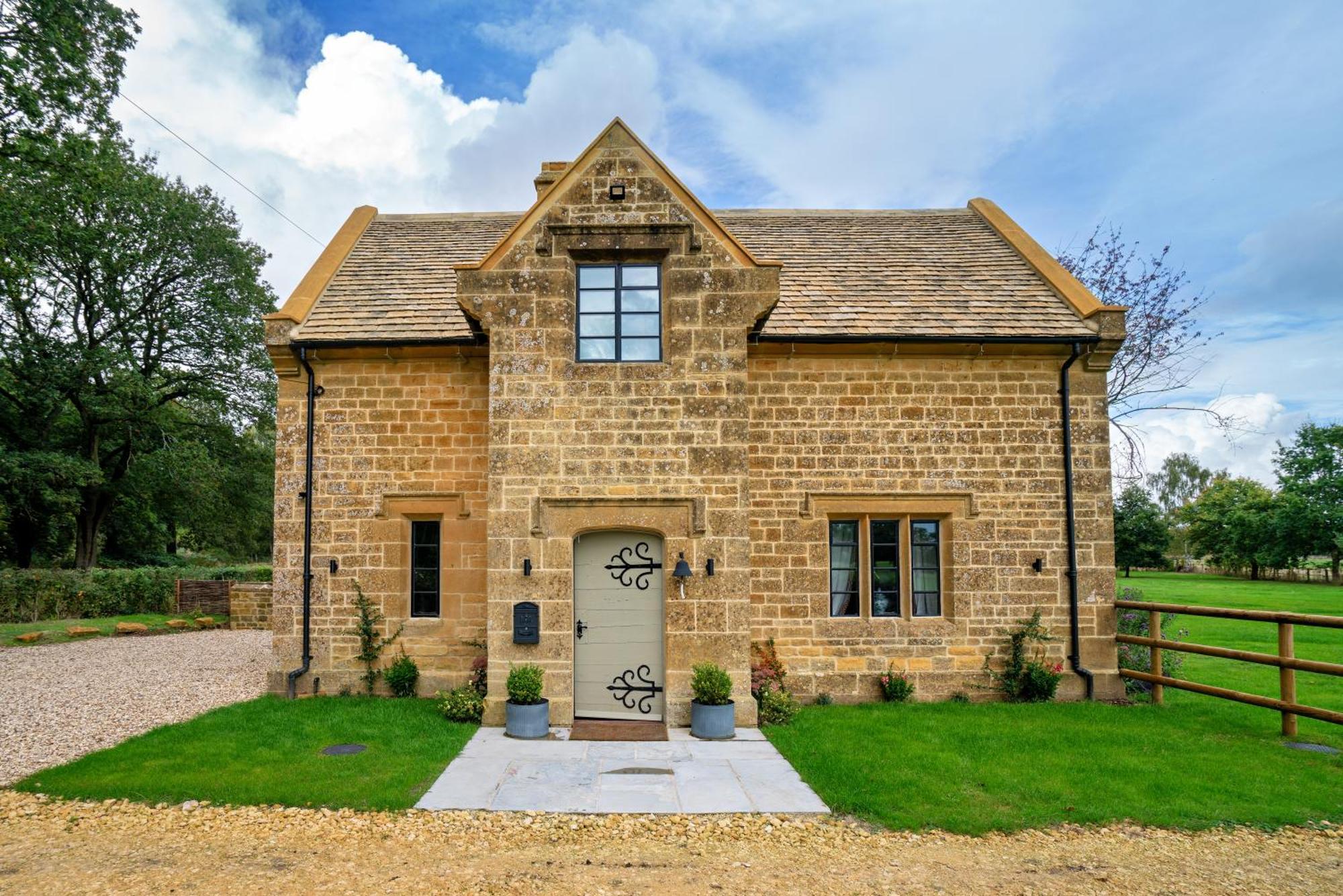 Pass The Keys Fourshires Lodge Wonderful Panoramic Views Moreton-in-Marsh Exterior photo